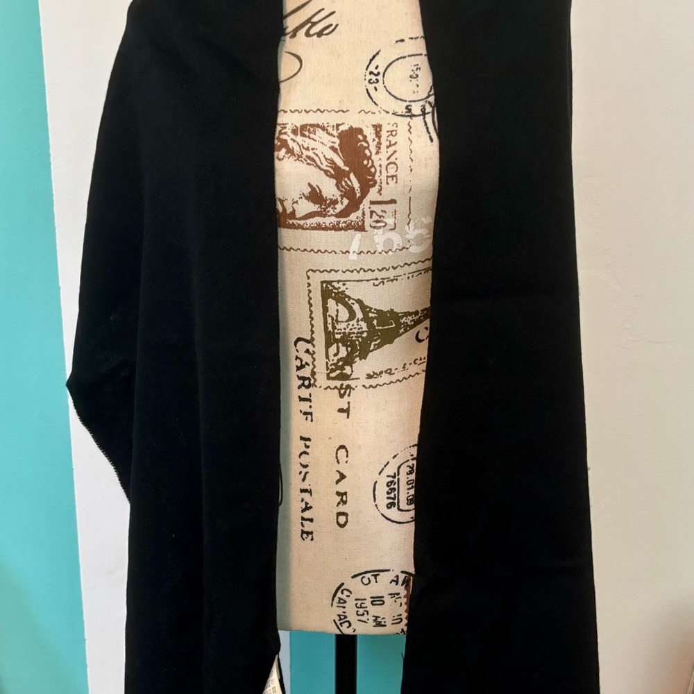 Elegant Black Wool Scarf